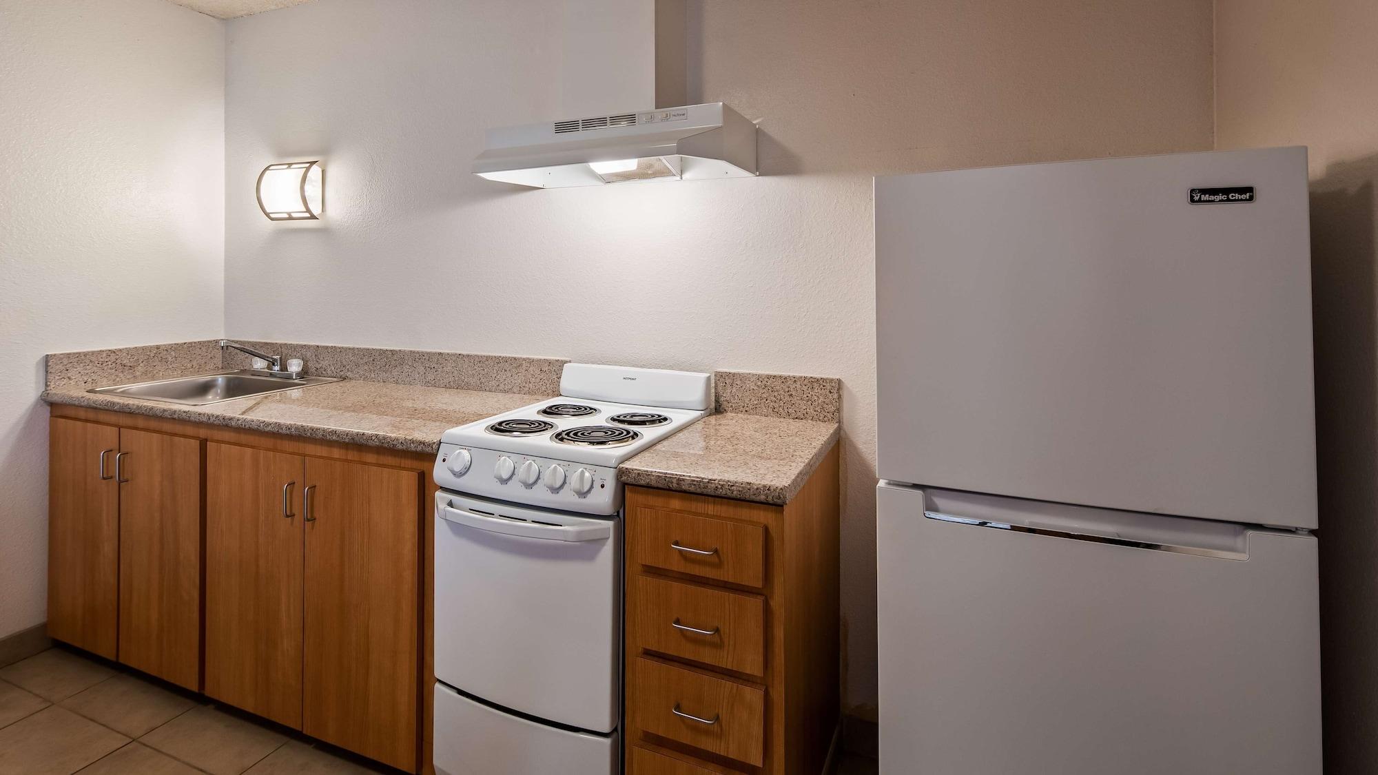 Best Western Aladdin Inn Келсо Екстериор снимка