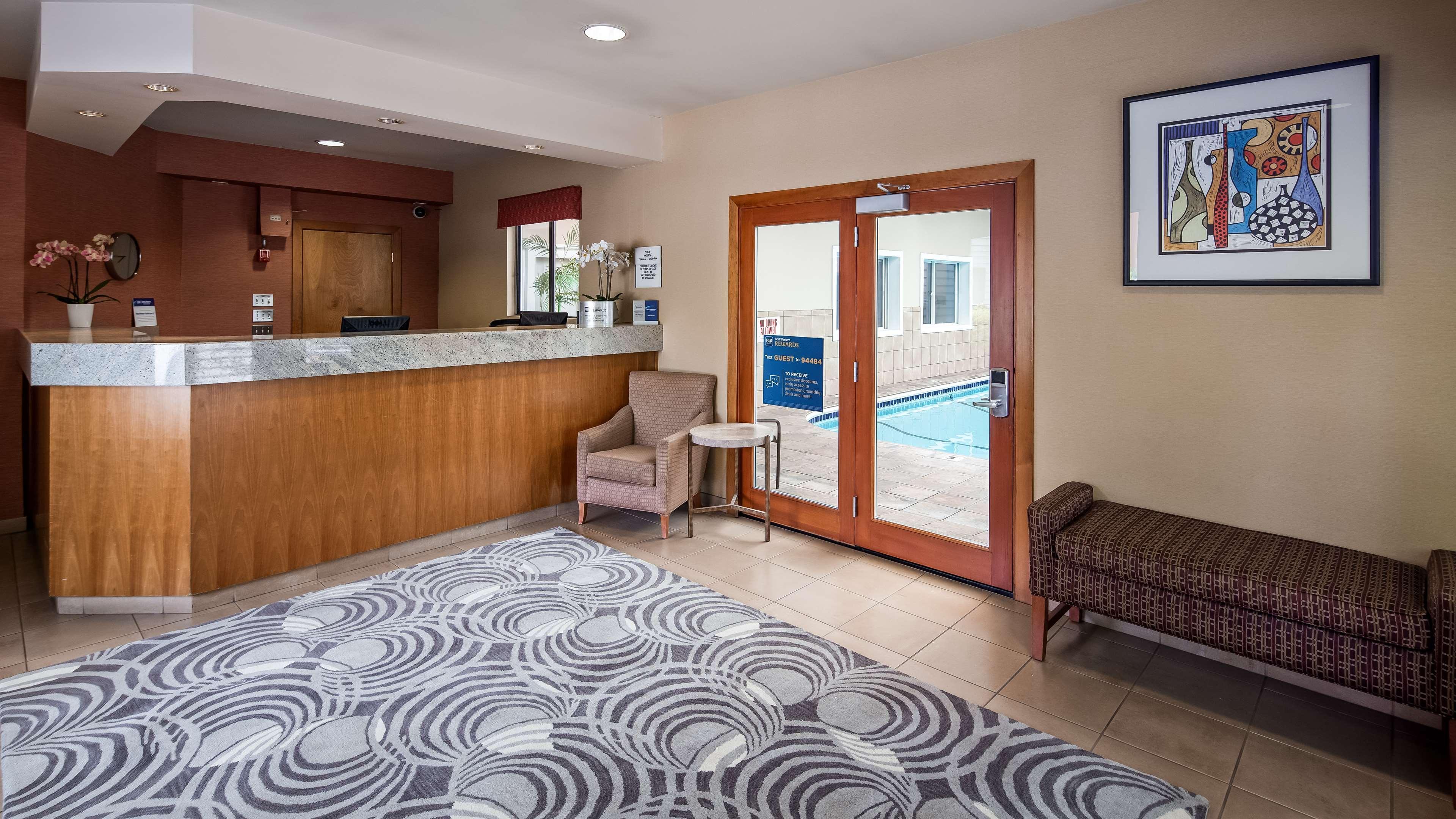 Best Western Aladdin Inn Келсо Екстериор снимка