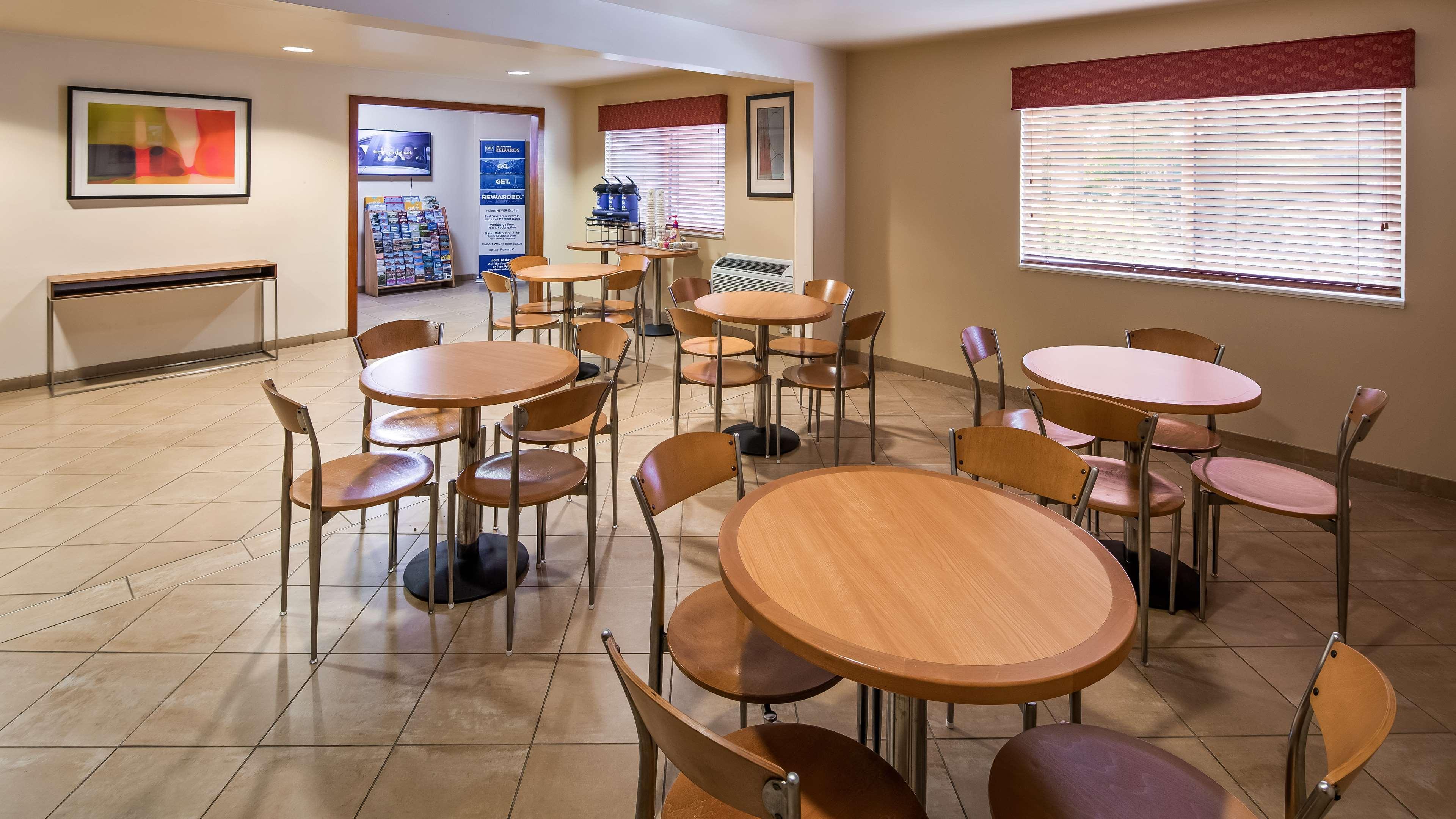 Best Western Aladdin Inn Келсо Екстериор снимка