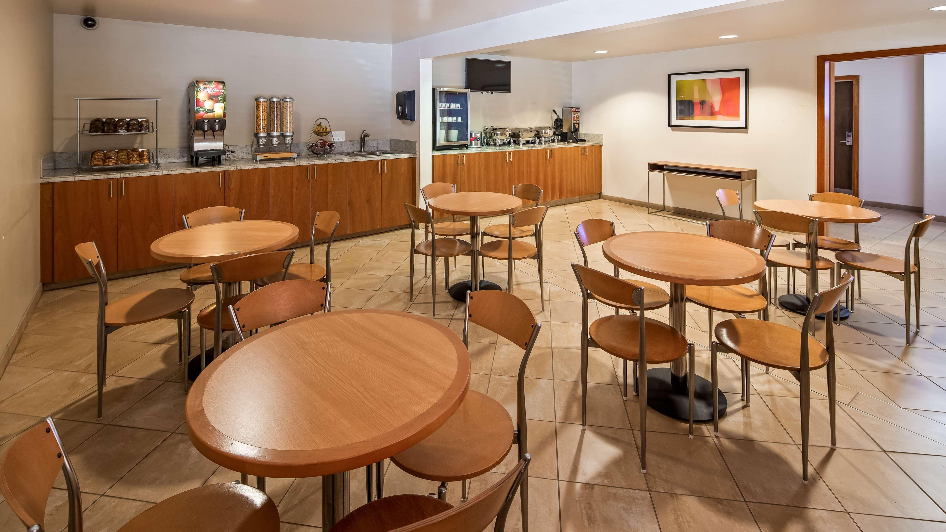 Best Western Aladdin Inn Келсо Екстериор снимка
