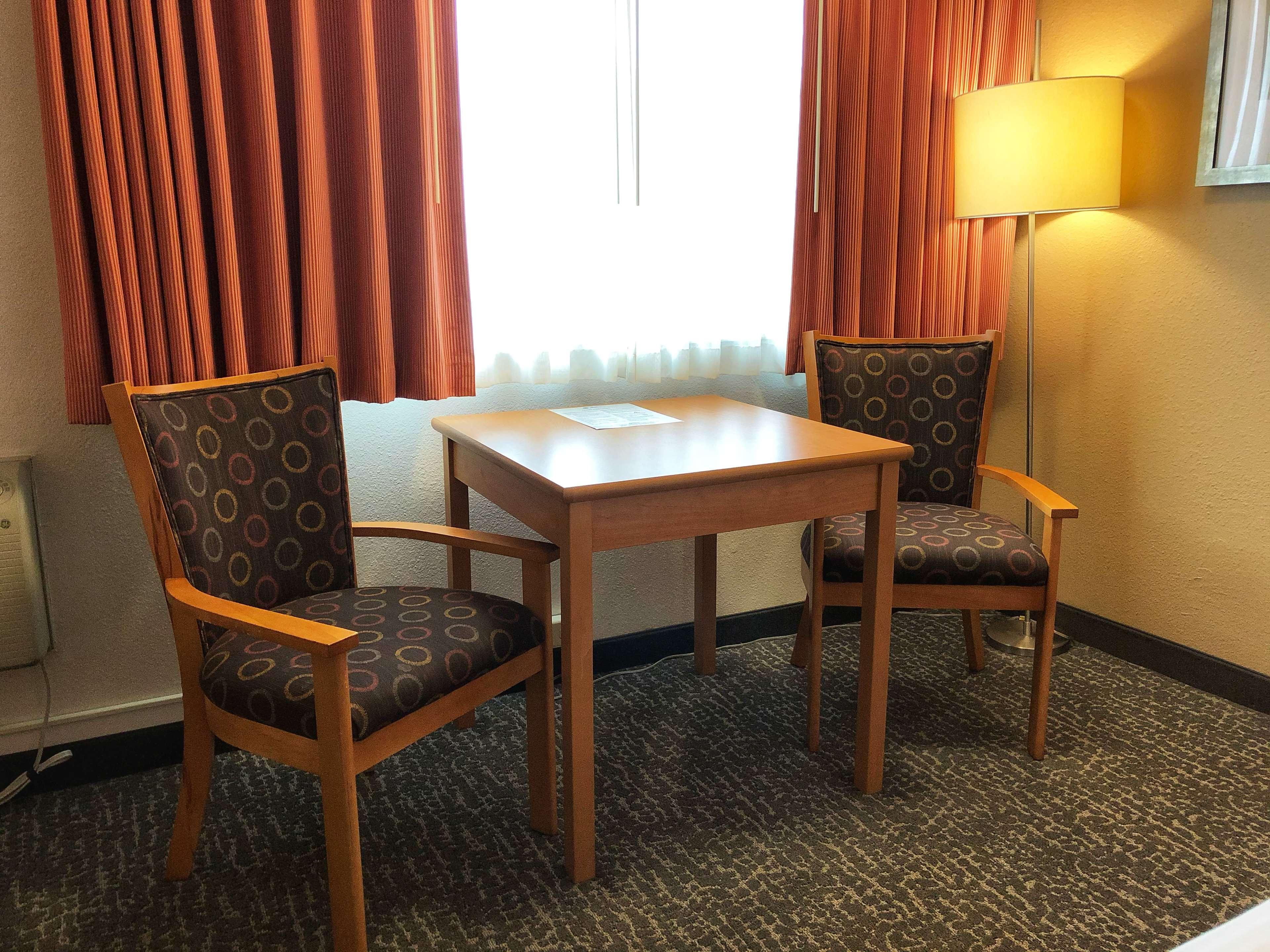 Best Western Aladdin Inn Келсо Екстериор снимка