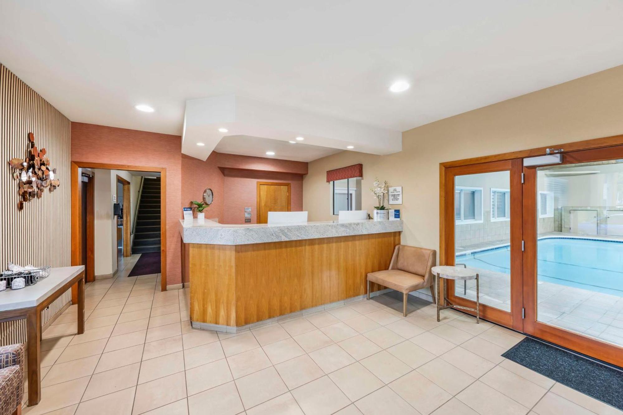 Best Western Aladdin Inn Келсо Екстериор снимка